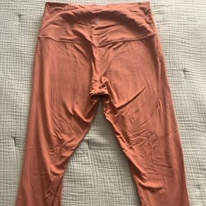 Great condition lululemonn wunder under capris